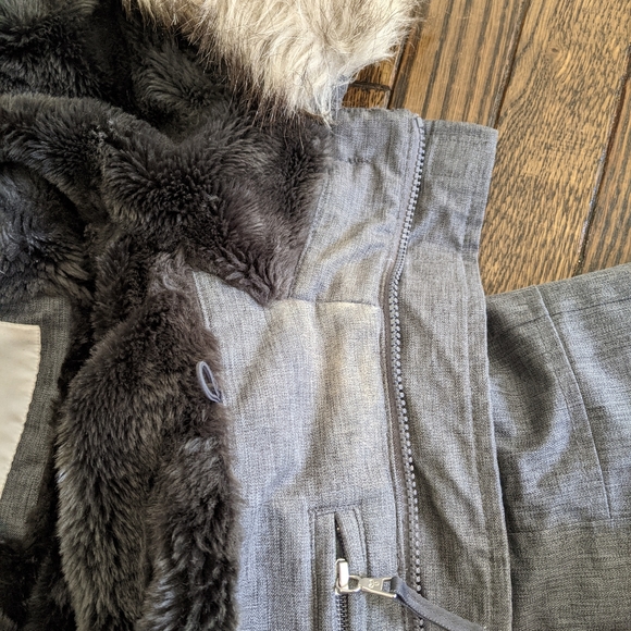 Aritzia TNA avoriaz parka with faux fur hood and goose down - Picture 7 of 8